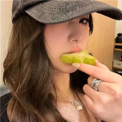 校服的裙摆